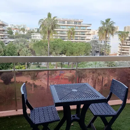 2 Pieces Meubles A Juan Les Pins Appartamento
