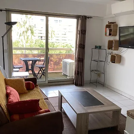 2 Pieces Meubles A Juan Les Pins 아파트